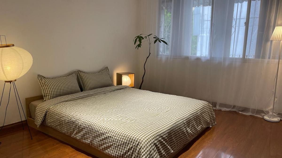 Căn hộ Elegant 2br 2baths In Historic Building TP. Hồ Chí Minh